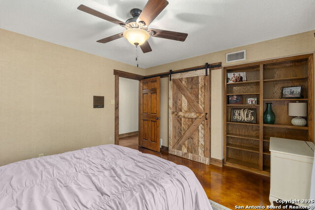 Listing photo id 40 for 8707 Paisano Pass