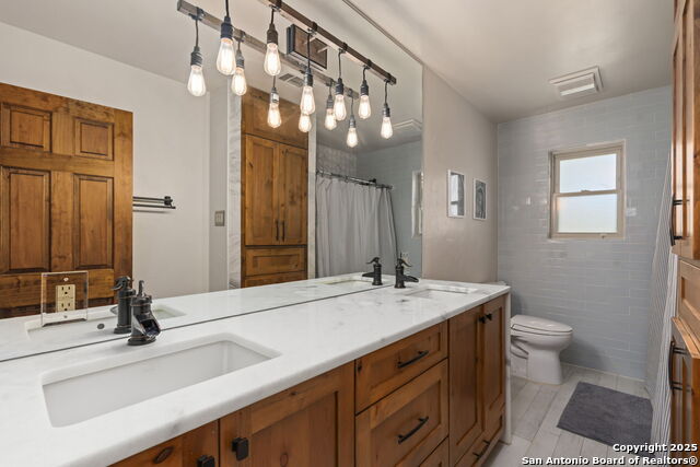 Listing photo id 45 for 8707 Paisano Pass