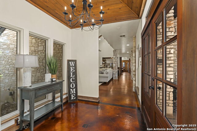 Listing photo id 3 for 8707 Paisano Pass