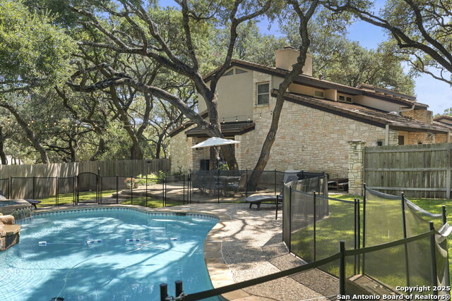 Listing photo id 52 for 8707 Paisano Pass