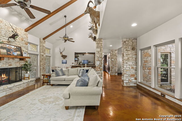 Listing photo id 4 for 8707 Paisano Pass