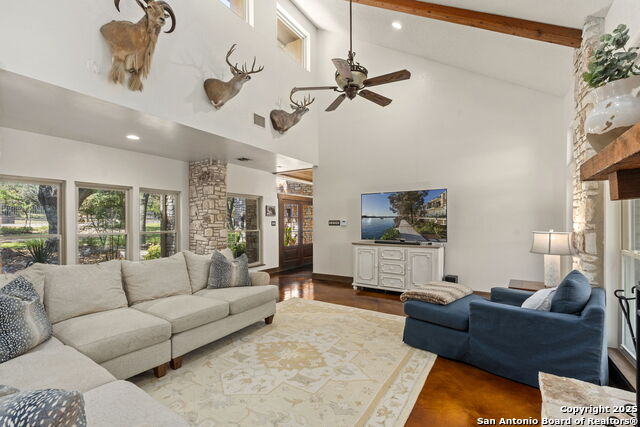 Listing photo id 5 for 8707 Paisano Pass