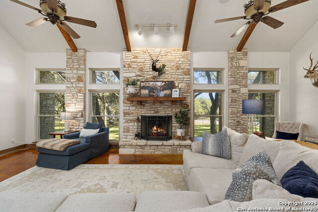 Listing photo id 6 for 8707 Paisano Pass