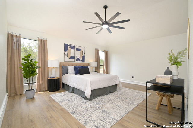 Image 13 of 26 For 940 Hedgestone