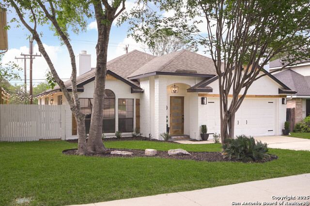 Image 2 of 26 For 940 Hedgestone