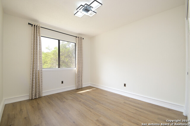 Image 20 of 26 For 940 Hedgestone