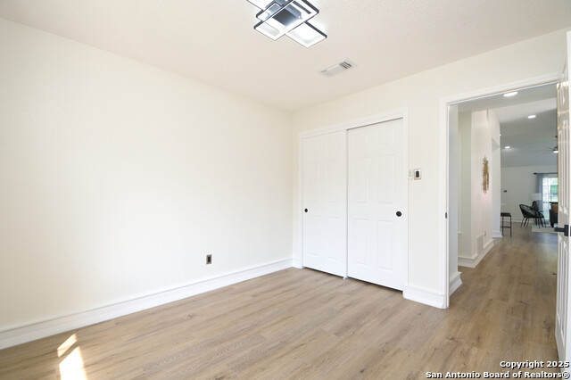 Image 21 of 26 For 940 Hedgestone