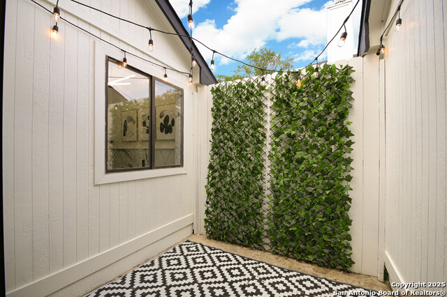 Image 22 of 26 For 940 Hedgestone