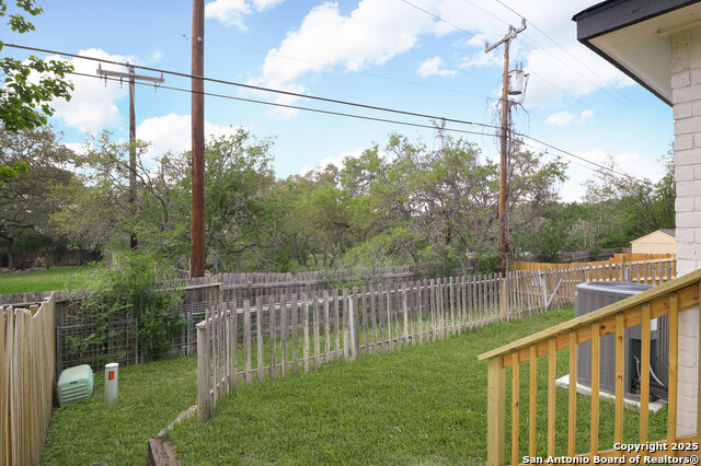 Image 24 of 26 For 940 Hedgestone