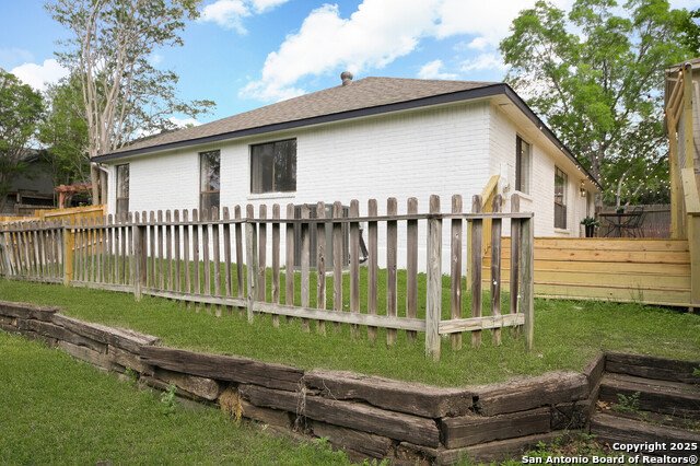 Image 25 of 26 For 940 Hedgestone