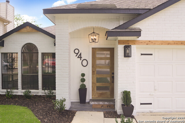 Image 3 of 26 For 940 Hedgestone