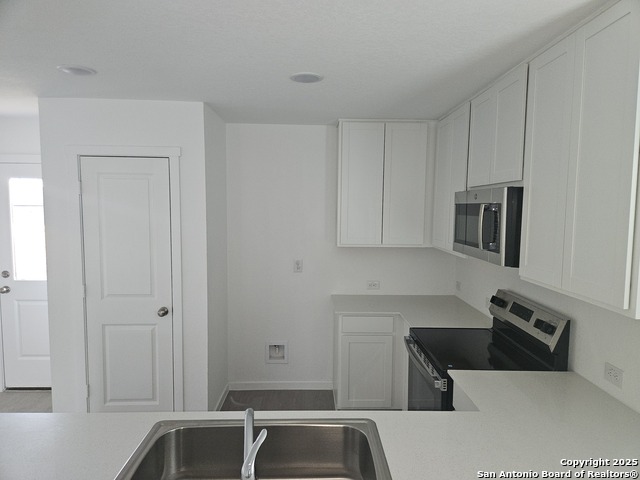 Listing photo id 9 for 3449 Sky Pl  