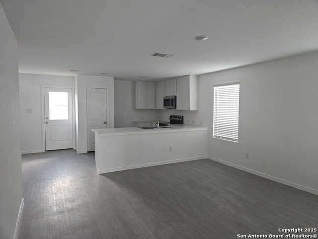 Listing photo id 5 for 3449 Sky Pl  