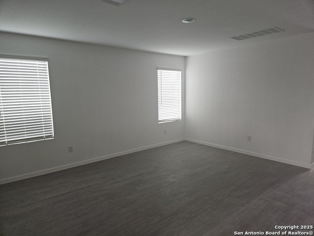 Listing photo id 7 for 3449 Sky Pl  