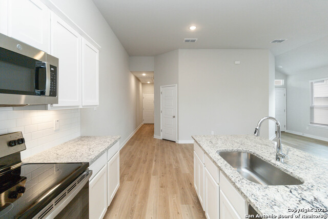 Listing photo id 12 for 5123 Cindy Branch