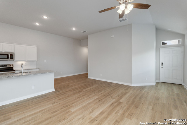 Listing photo id 1 for 5123 Cindy Branch
