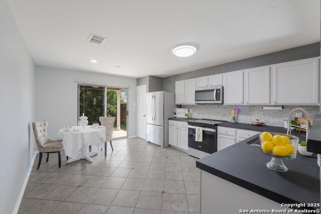 Image 10 of 39 For 9246 Pacific Maple