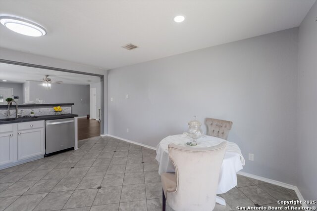 Image 11 of 39 For 9246 Pacific Maple