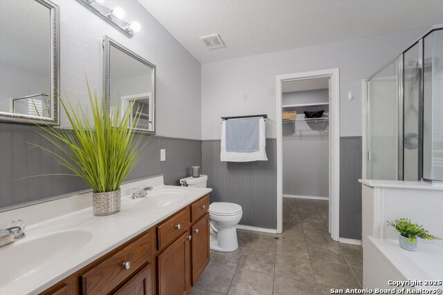 Image 17 of 39 For 9246 Pacific Maple