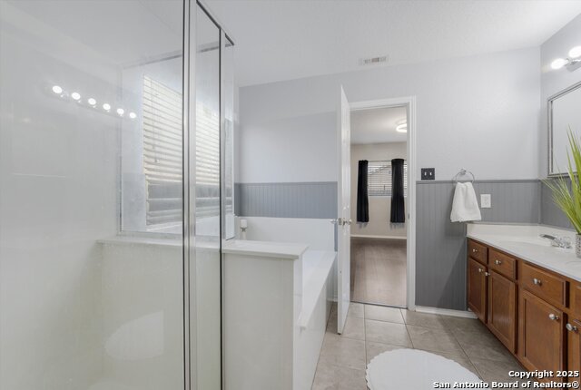 Image 18 of 39 For 9246 Pacific Maple