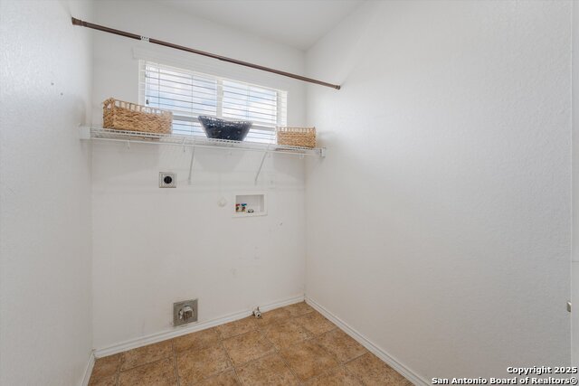 Image 28 of 39 For 9246 Pacific Maple