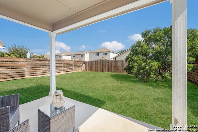 Image 30 of 39 For 9246 Pacific Maple