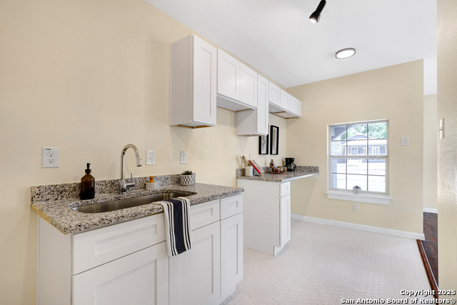 Listing photo id 19 for 834 W Russell Pl