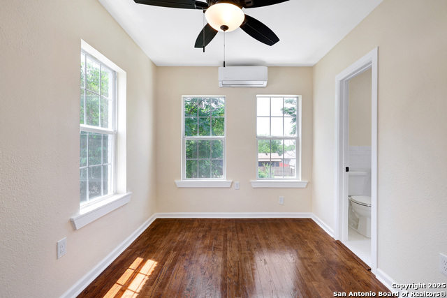 Listing photo id 25 for 834 W Russell Pl