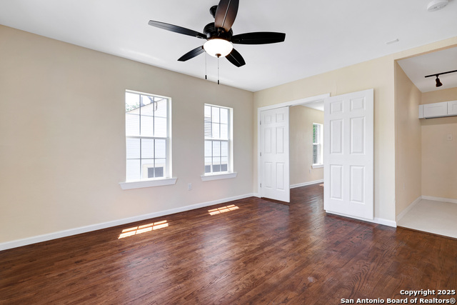 Listing photo id 26 for 834 W Russell Pl