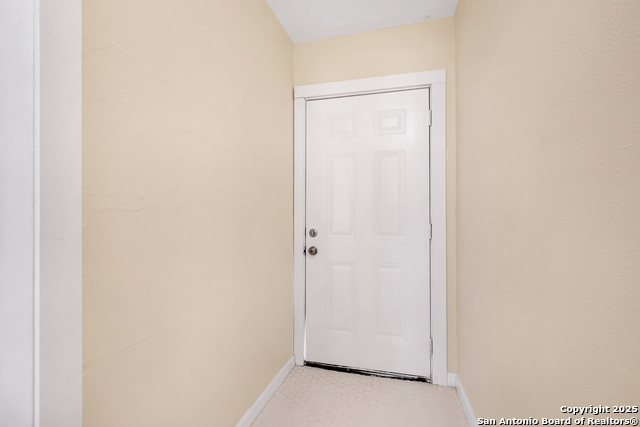 Listing photo id 29 for 834 W Russell Pl