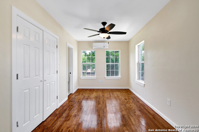 Listing photo id 31 for 834 W Russell Pl