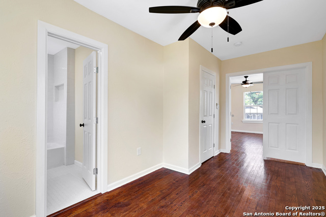 Listing photo id 32 for 834 W Russell Pl