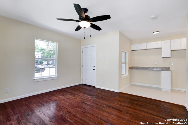 Listing photo id 36 for 834 W Russell Pl