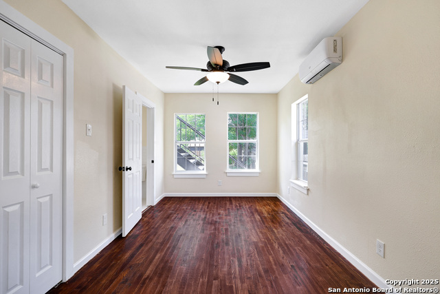 Listing photo id 37 for 834 W Russell Pl