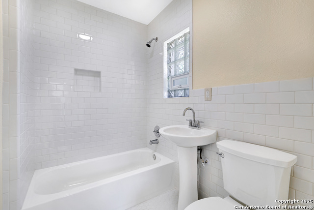 Listing photo id 41 for 834 W Russell Pl