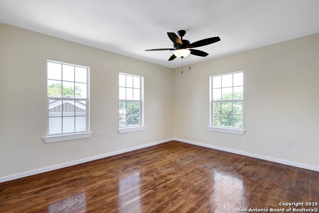 Listing photo id 42 for 834 W Russell Pl