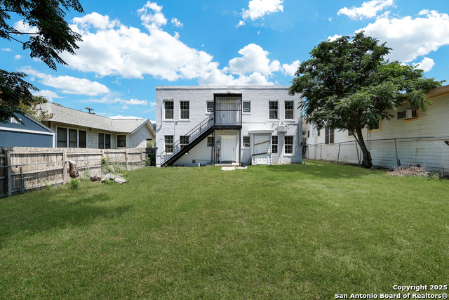 Listing photo id 43 for 834 W Russell Pl