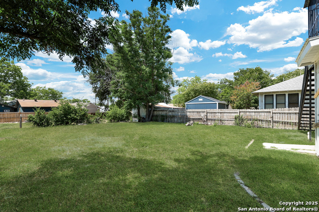 Listing photo id 44 for 834 W Russell Pl