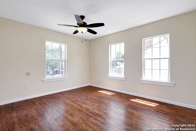 Listing photo id 5 for 834 W Russell Pl