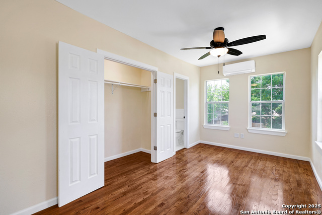 Listing photo id 6 for 834 W Russell Pl