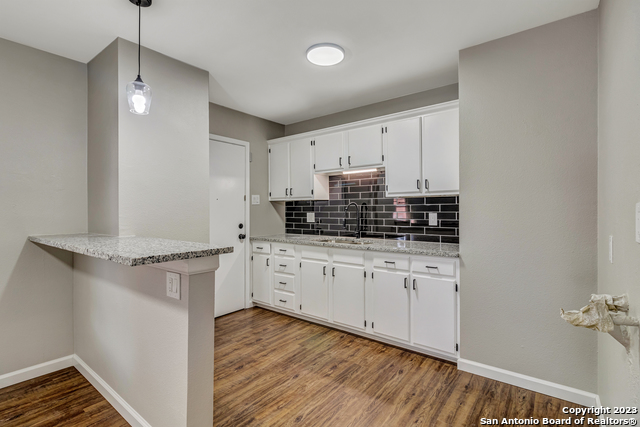 Image 10 of 32 For 8815 Oakbrook St