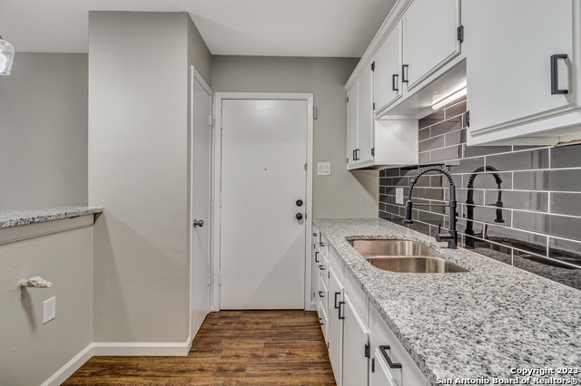 Image 12 of 32 For 8815 Oakbrook St