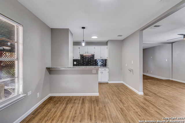 Image 14 of 32 For 8815 Oakbrook St