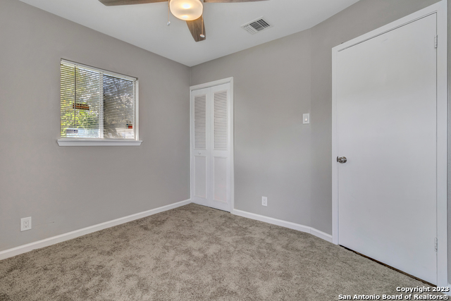 Image 19 of 32 For 8815 Oakbrook St