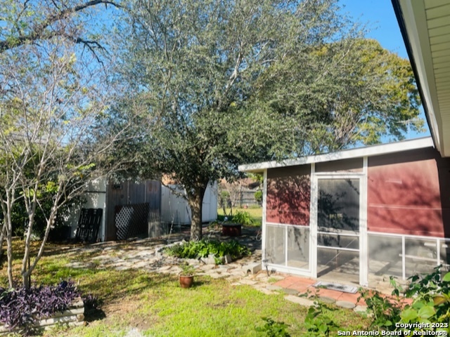 Image 29 of 32 For 8815 Oakbrook St