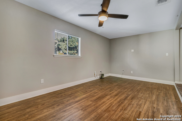 Image 4 of 32 For 8815 Oakbrook St