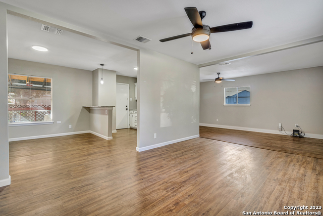 Image 7 of 32 For 8815 Oakbrook St