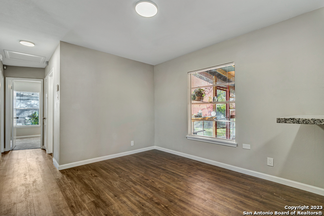 Image 9 of 32 For 8815 Oakbrook St