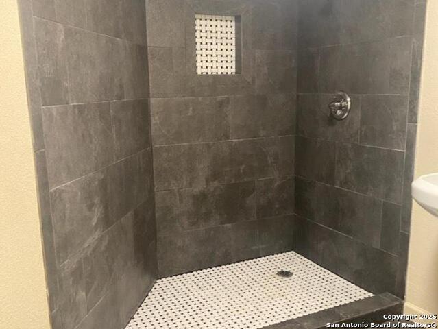 Image 7 of 11 For 200 Persons