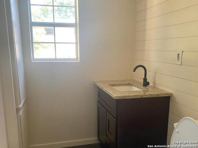 Image 9 of 11 For 200 Persons